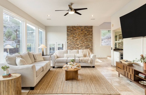 Palm Canyon Villa | Desert Lagoon by AvantStay | Luxury Phoenix Home w/ Entertainer’s Backyard