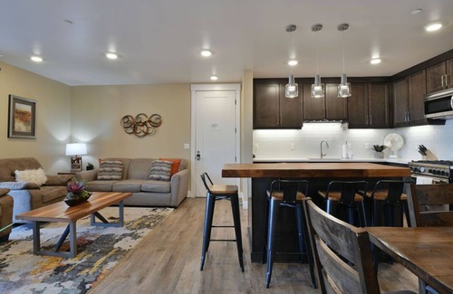Moab South Valley Condo | Desert Moab Escape | 3BR Condo Resort Pool & RedRock View C2
