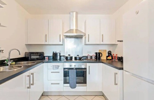 The Westside Apartment | Desert Oasis 2 Bed 2 Bath Parking Netflix