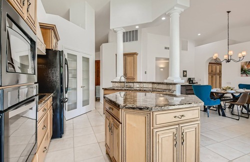Val Vista Lakes House | Desert Palm Villa - Heatable Pool, Large 1 Story, 2 Ensuites