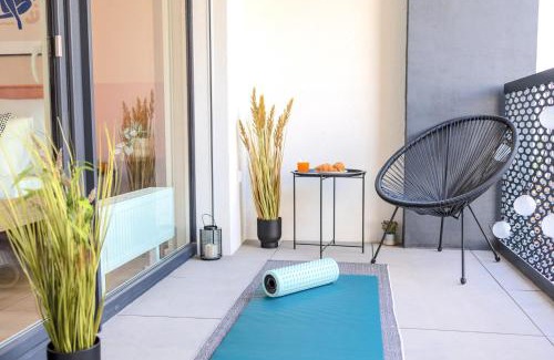 Holesovice Apartment | Design Apartment - Balcony, Free Parking, Yoga, 10 mins to center, by Gravity Prague