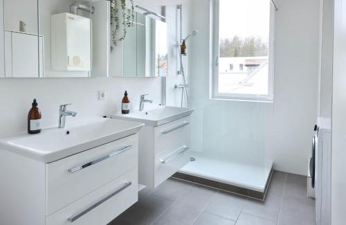 Pforzheim Apartment | Design Apartment mit Kingsize-Betten & Balkon