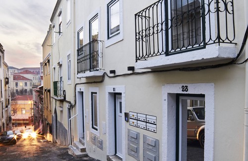 Pena Apartment | Design apartment with A/C, wifi, small outside patio and 500m from city cente