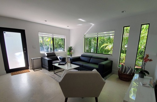 Buena Vista House | Design District House by Midtown & Wynwood, 10min to Miami Beach, 5min to MIA