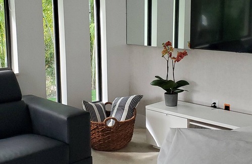 Buena Vista House | Design District House by Midtown & Wynwood, 10min to Miami Beach, 5min to MIA