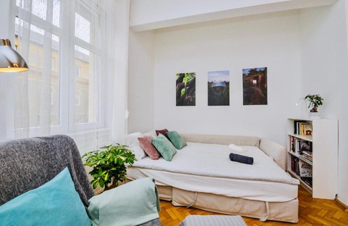 Orszagut Apartment | Design Studio