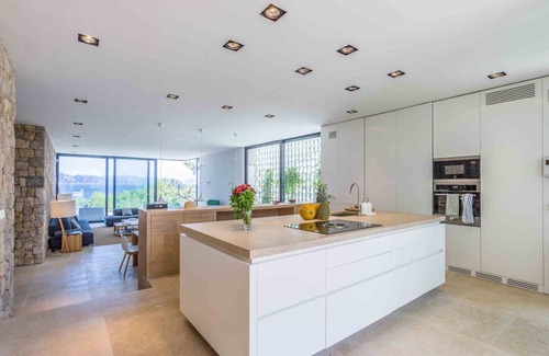 Mal Pas-Bon Aire Villa | DESIGN VILLA OVER THE SEA IN MAL PAS, ALCUDIA, DIRECT ACCESS TO THE BEACH AND POOL