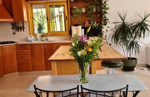 Jaffa Apartment | Designed, Spacious, Kids friendly/Jaffa + Balcony