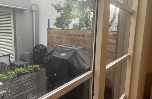 Kew House | Designer 3 Bedrms & 3 bath 350 metres to 109 tram 10 mins walk to cafes & bars,