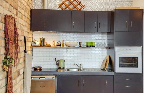 Newton Apartment | Designer apartment w/ carpark in AKLs hottest St!!