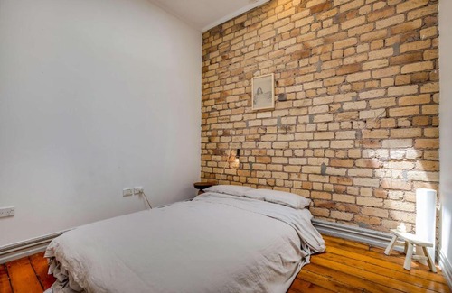 Newton Apartment | Designer apartment w/ carpark in AKLs hottest St!!