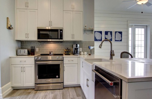 Cinnamon Shore Condo | Designer Beach Condo w/Bonus Beach Gear & Amenity Access@Cinnamon Shore