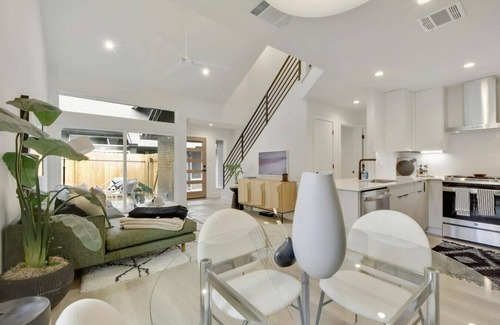 Gracywoods House | Designer Central Austin Home | Close to Domain/Q2