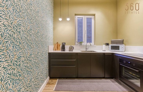 Sliema Apartment | Designer finish, 2BR home with Smart TV & WIFI