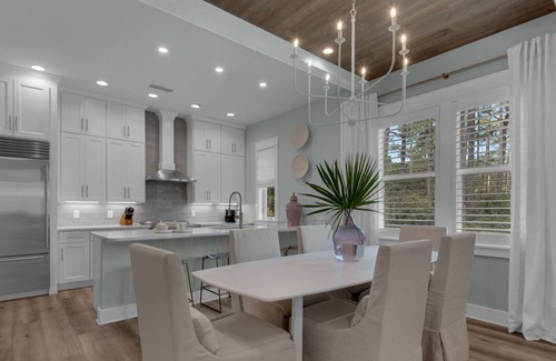 Treetop House | Designer Finishes, Arcade Room, Sleeps 14 + Free Attraction Tickets!