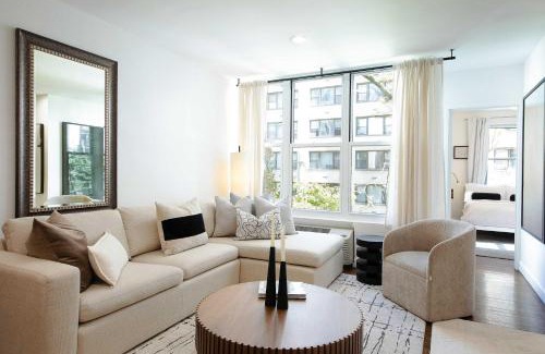 Turtle Bay Apartment | Designer Home in Diplomat District