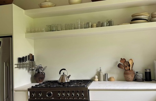 Patterson House | Designer home on a stream with AC and WiFi in Patterson