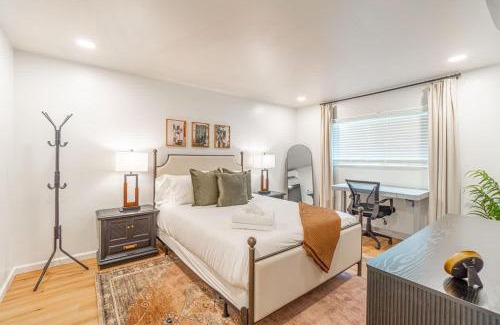 West University House | Designer Living Pet-Friendly UNR 2BR 1BA