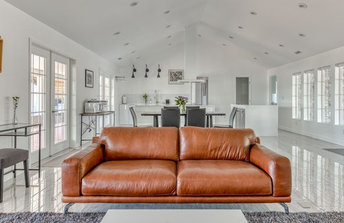 Carver Villa | Designer Newly Built Private Escape Indoor/Outdoor Modern Retreat Home