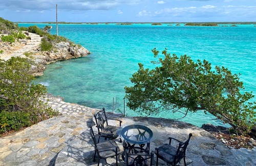 Ocean Point Villa | Designer Waterfront Villa with Sublime Views - Private & Exclusive. Free Kayaks.