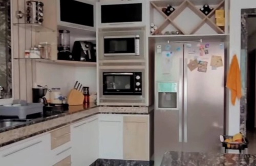 Guilhermina House | Detached cinema house, excellent location in the Guilhermina neighborhood