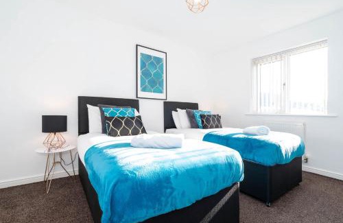 Smethwick House | Detached 3 Bedroom House - Gaerden - Parking - Top Rated - Netflix - Wifi - 98C