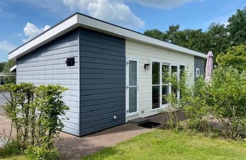 IJhorst House | Detached chalet with two bedrooms, one bathroom and a dishwasher