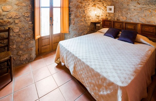 Pira Apartment | Detached country house on Pira town square.
