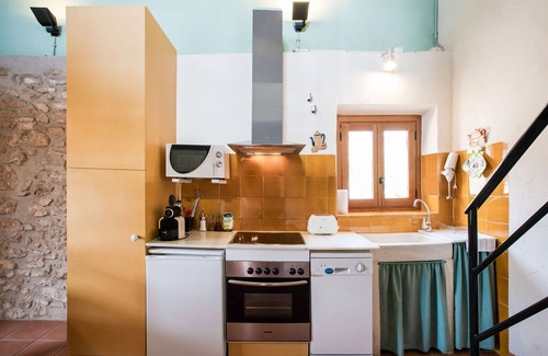 Pira Apartment | Detached country house on Pira town square.
