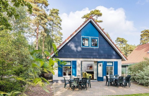 Hooghalen House | Detached group accommodation for 12 persons