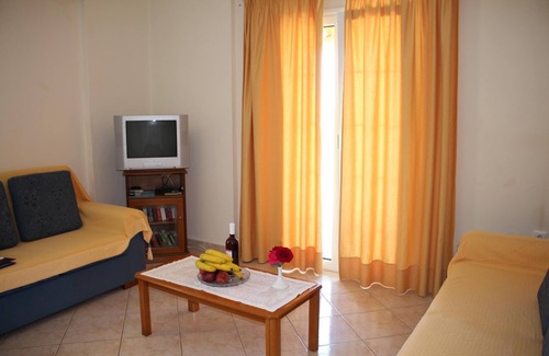 Agios Matthaios House | Detached holiday house at the sea, big garden, Wifi | Skidi, Corfu