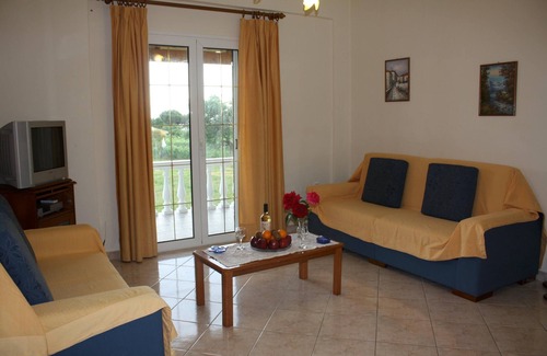 Agios Matthaios House | Detached holiday house at the sea, big garden, Wifi | Skidi, Corfu