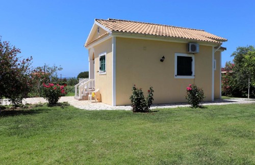 Agios Matthaios House | Detached holiday house at the sea, big garden, Wifi Skidi, Corfu