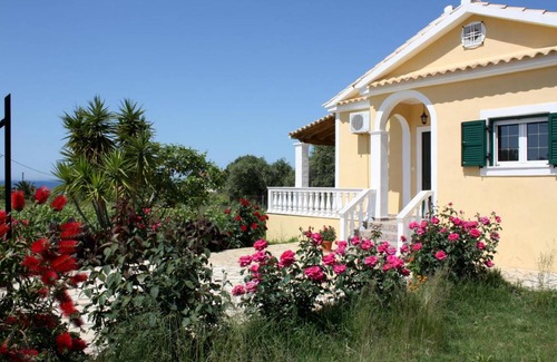 Agios Matthaios House | Detached holiday house at the sea, big garden, Wifi Skidi, Corfu