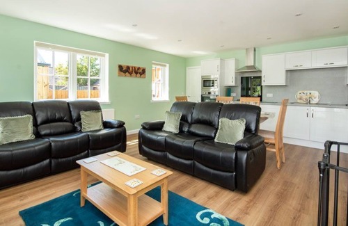 Inverness Cottage | Detached holiday home in a quiet location yet close to shops in Inshes, Inverness