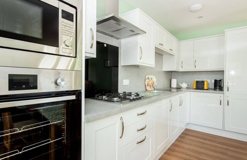Inverness Cottage | Detached holiday home in a quiet location yet close to shops in Inshes, Inverness