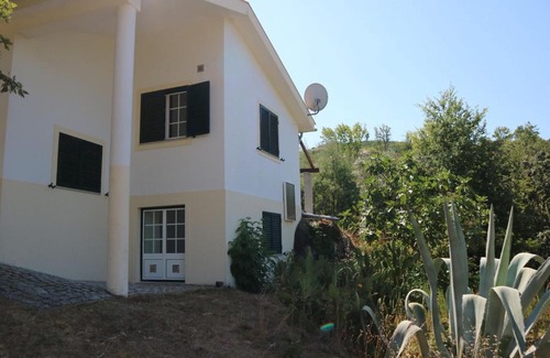 Covas House | Detached holiday home with delightful view over the valley