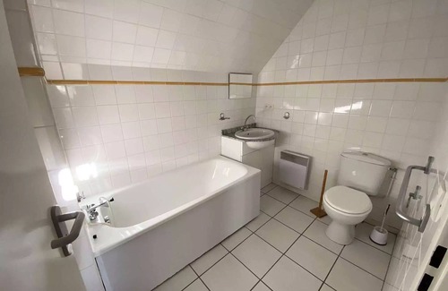 Bareges Apartment | Detached house sleeps 6 in quiet subdivision