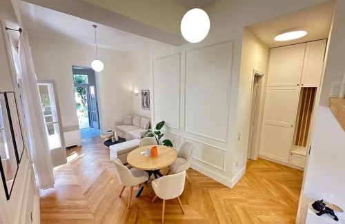 Kalamata Villa | Detached house,with courtyard and fast Wi-Fi in the city centre