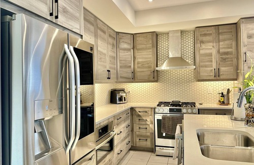 Thorold House | Detached loft bunglow: 3BR/3BA nr Niagara Falls, Welland Canal & NOTL sights