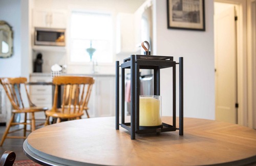 Burlington House | Detached Victorian Style Tiny Home - long stays U7