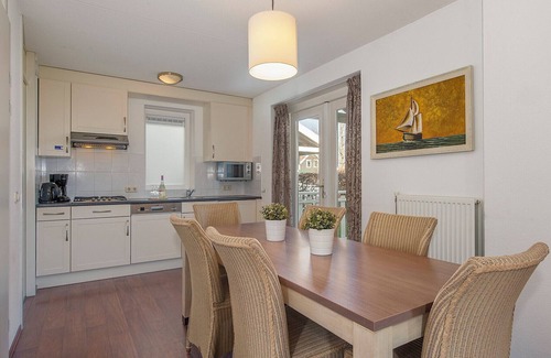 Bruinisse Villa | Detached villa for 6 persons with sauna