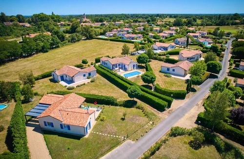 Vasles Villa | Detached villa 4 pers., 2 bathrooms, private pool 4 persons