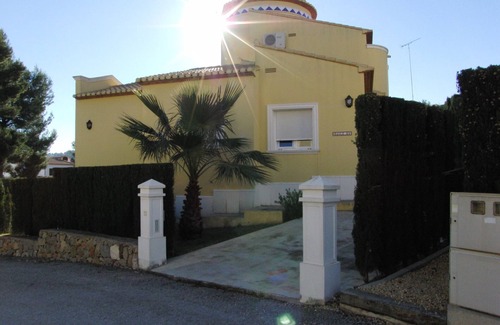 Pedreguer Villa | Detached villa with garden and communal pool
