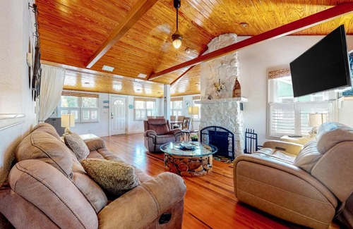 Treasure Island Hotel | Detlow's Treasured Cottages 1