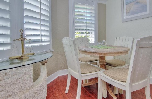 Treasure Island Hotel | Detlow's Treasured Cottages 3