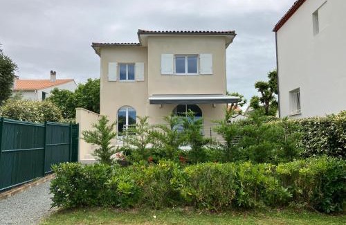 Pontaillac Villa | Devant la mer et la plage de ROYAN PONTAILLAC, 4chambres 2 à 8 personnes