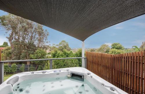 Mount Martha House | Devon Mt Martha Escape with Spa and Views