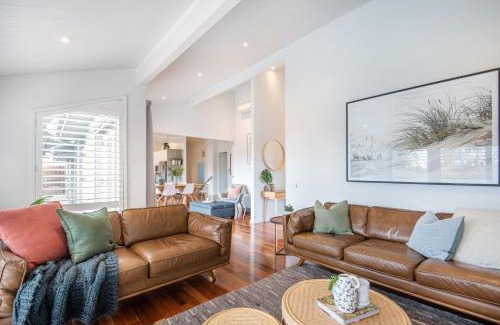 Mount Martha House | Devon Mt Martha Escape with Spa and Views