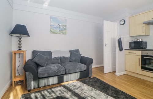 Paignton Cottage | DEVON SEASIDE APARTMENT, family friendly, with pool in Paignton